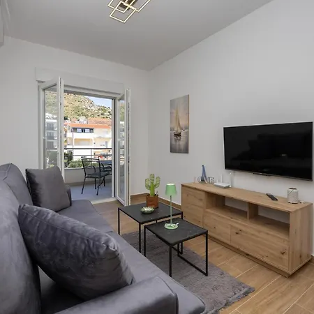 Beautiful In Seget Donji With Wifi Apartment *