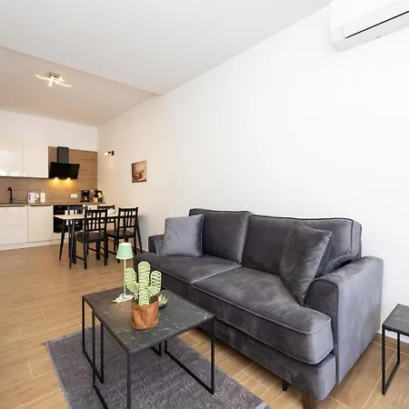 Apartment 1 Bedroom Amazing In Seget Donji Trogir