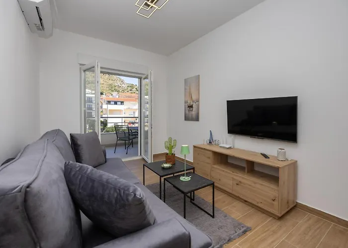 Beautiful In Seget Donji With Wifi Apartment *