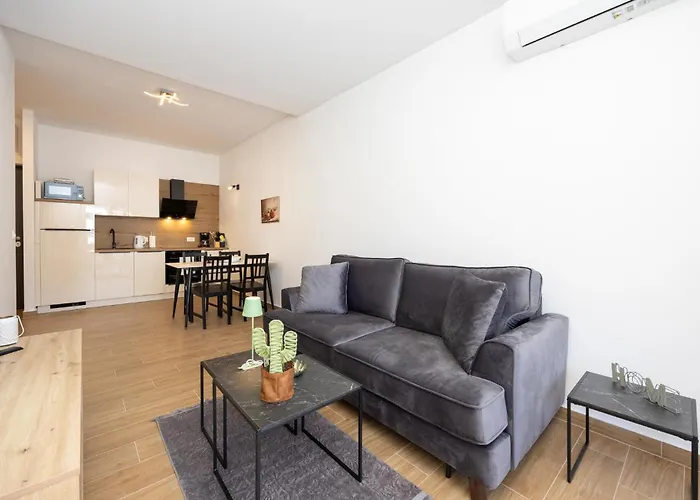 Apartment Beautiful In Seget Donji With Wifi Trogir