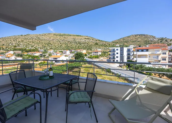 Beautiful In Seget Donji With Wifi Apartment