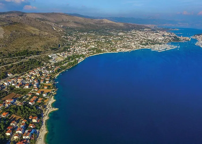 Beautiful In Seget Donji With Wifi Apartment